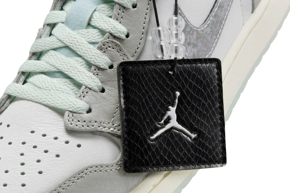 Air Jordan 1 Low "Lunar New Year" Photon Dust Cinza